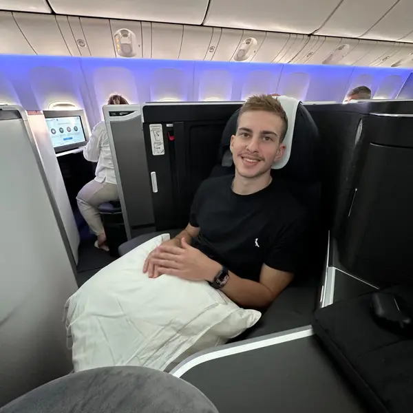 Viajantes felizes pelo mundo